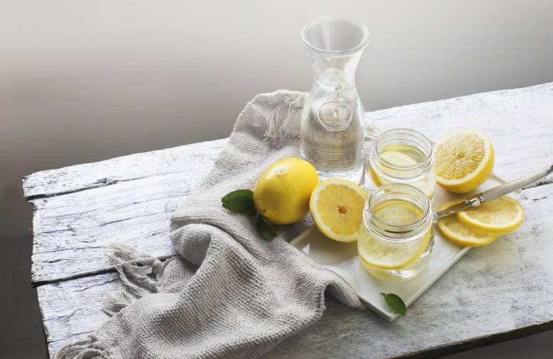 
Лимонная вода: польза и вред, как правильно приготовить напиток                