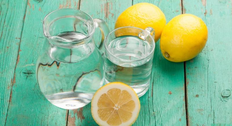 
Лимонная вода: польза и вред, как правильно приготовить напиток                