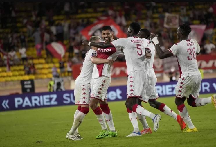 
«Монако» обыграл «Лион» в матче седьмого тура Лиги 1                