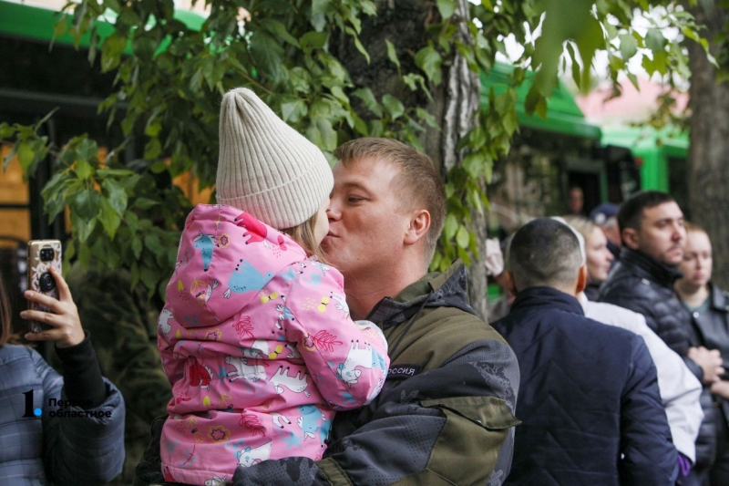 Среди отправляемых в войска из Челябинской области все больше добровольцев — военком