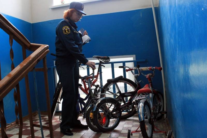 
Можно ли жителям России хранить в подъезде велосипеды и коляски                