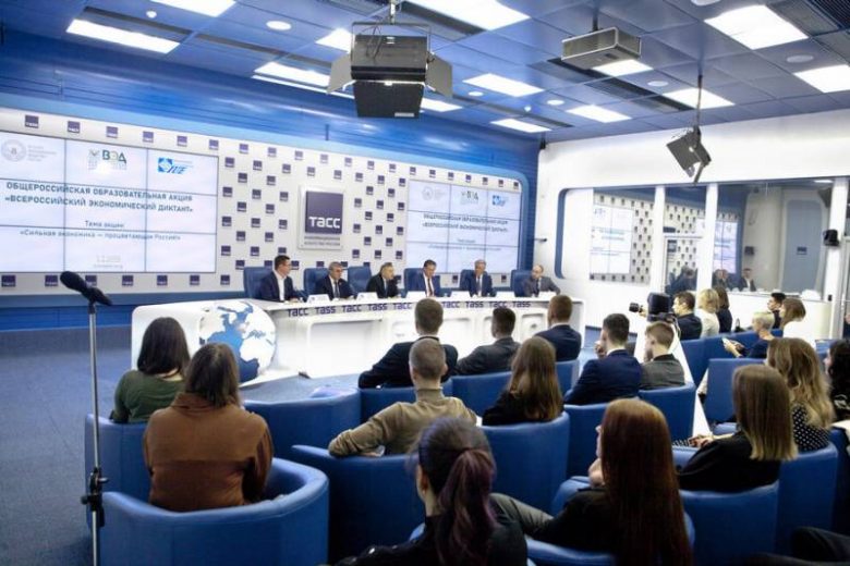 
При поддержке Фонда Юрия Лужкова в России и ближнем зарубежье 11 октября пройдет Экономический диктант                