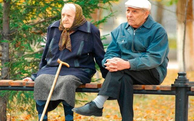 
Нерабочий декабрь: работающим пенсионерам России сообщили важную новость                