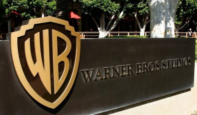 
Компания Warner Bros. запретила показывать свои фильмы в России                