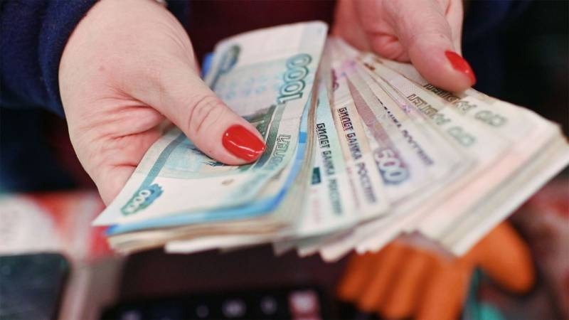 
На сколько поднимут зарплату учителям России в 2023 году                