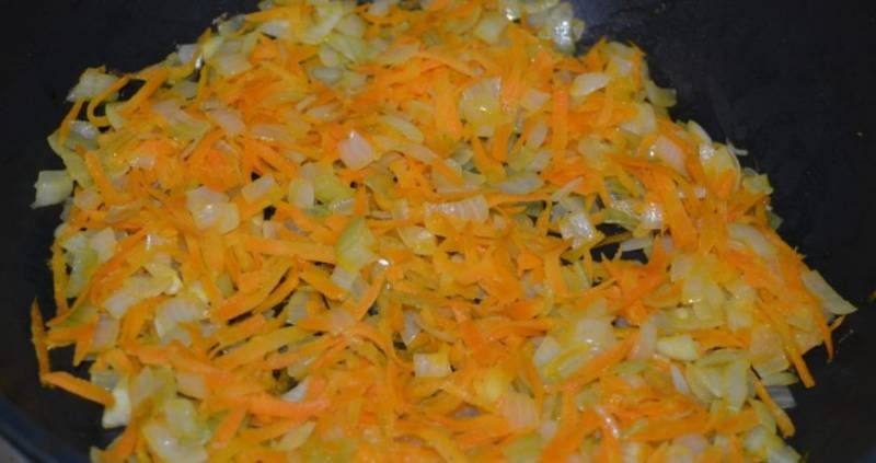 
Простой секрет: как сделать зажарку из лука и моркови еще вкуснее                