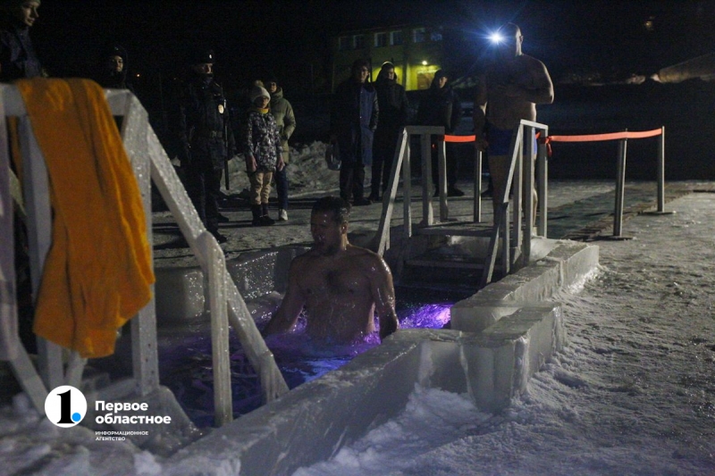 В Челябинской области отметили Крещение Господне купанием в проруби