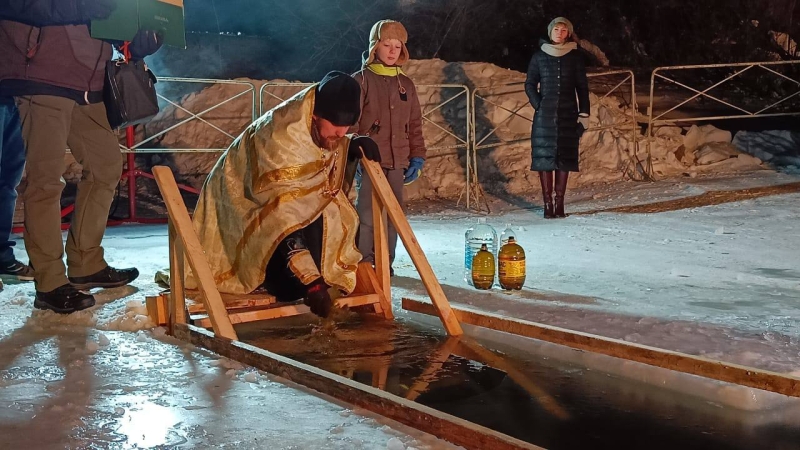 В Челябинской области отметили Крещение Господне купанием в проруби