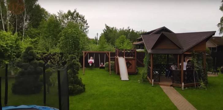 
«Дом мечты»: как выглядит загородный особняк Романа Костомарова                
