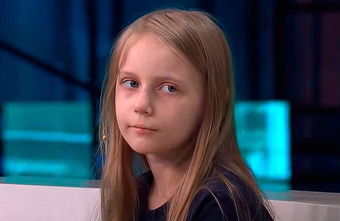 
Отец девочки-вундеркинда Алисы Тепляковой устроил скандал в детском саду                