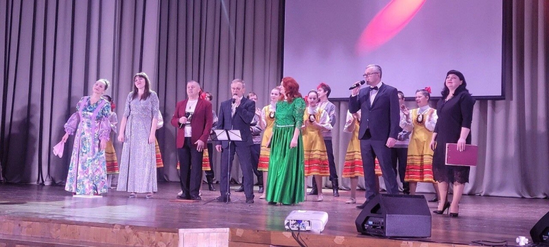 Дома культуры Октябрьского района устроили гастроли для сбора средств на помощь бойцам СВО