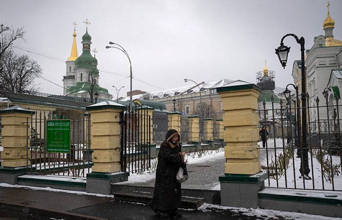 
Ультиматум монахам: зачем закрыли доступ к мощам в пещерах Киево-Печерской лавры                