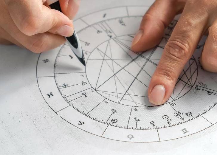 
Астролог дал пугающий прогноз событий, которые произойдут в ближайшие годы                