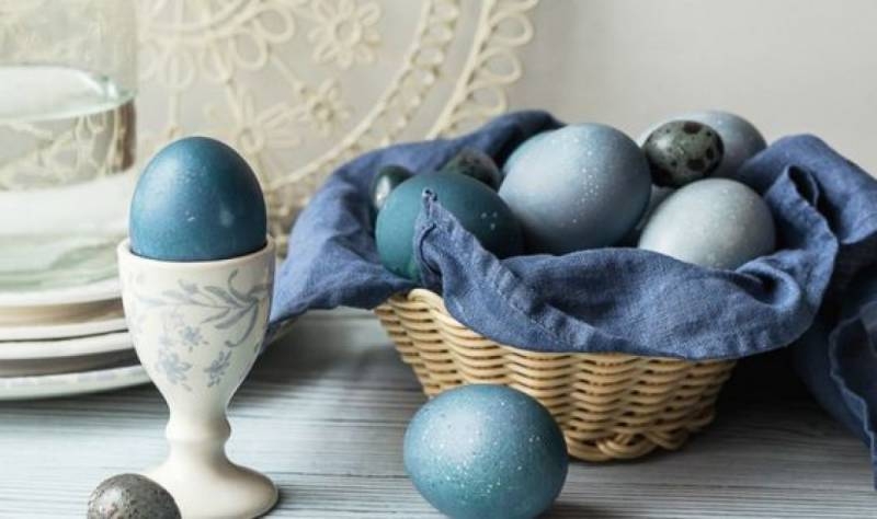 
10 способов окрасить пасхальные яйца при помощи натуральных красителей                