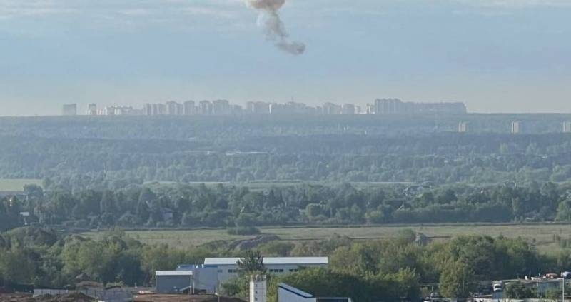 
Москву атаковали дроны: поврежденные дома и эвакуация жителей, что известно к этому часу                