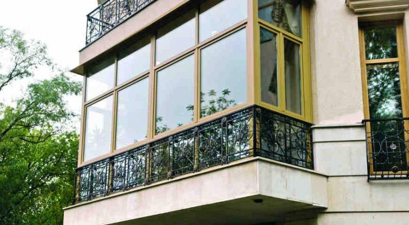 
Незаконная перепланировка: когда за окна на балконе придется заплатить штраф                