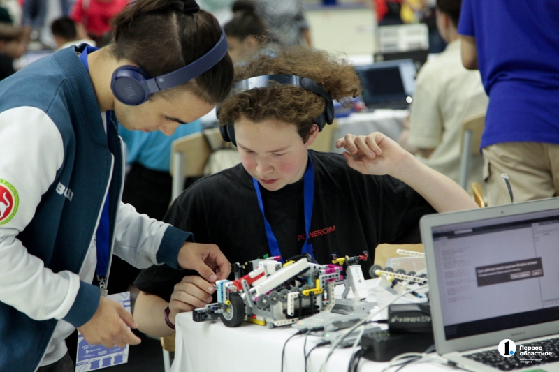 В Челябинске Робототехническая олимпиада собрала юных разработчиков из 41 региона страны