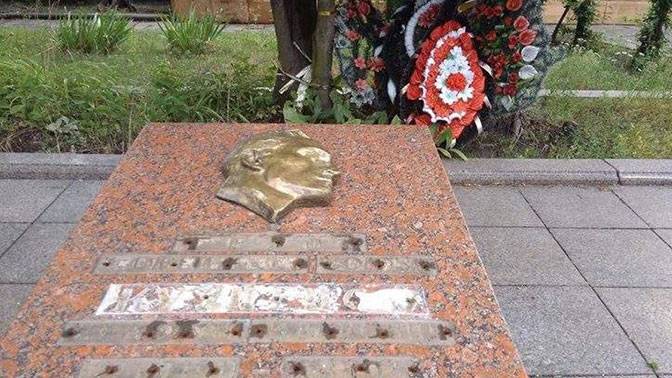
Вопиющий случай во Львове: злоумышленники пытались выкрасть останки Николая Кузнецова                