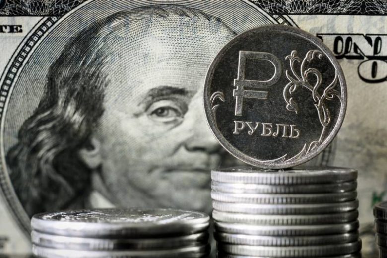 
На валютном рынке с 1 августа 2023 года начнутся новые операции: что будет с курсом рубля                