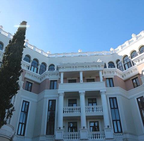 
Загадочная покупка: роскошная квартира Зеленского в Крыму оказалась в руках московской жительницы                