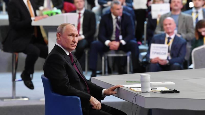 
Почему Путин кашлял на прямой линии? Президент дал ответ на видео                