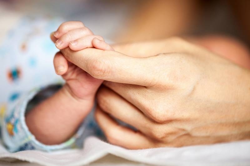 
Рождение ребенка от умершего родителя: психологические аспекты и последствия                