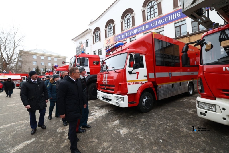 Губернатор Челябинской области посетил выставку техники МЧС в День спасателя