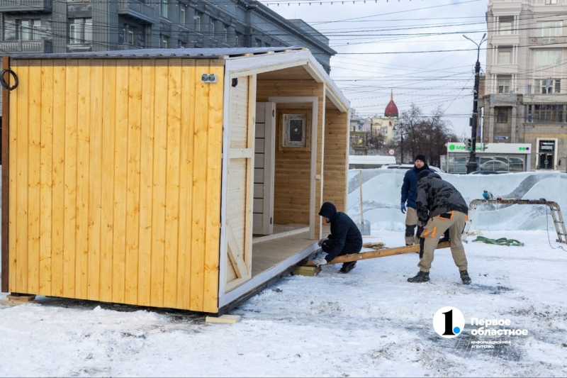 На площади Революции в Челябинске началось возведение Дома Деда Мороза ОТВ